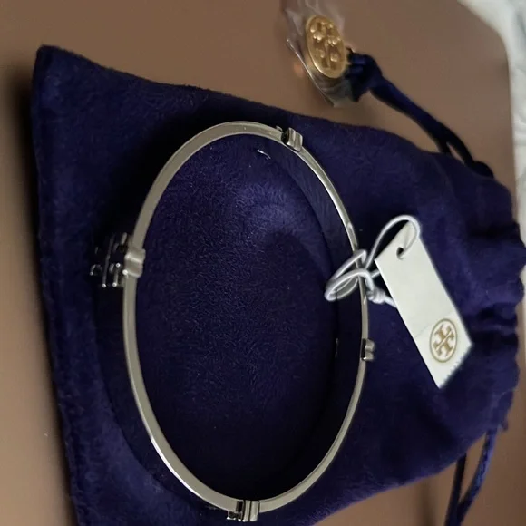 Tory Burch silver bangle with logo - new with tags never worn - Picture 2 of 7